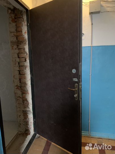 Дверь входная металлическая правая бу