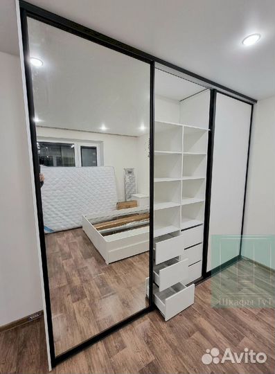 Черный шкаф