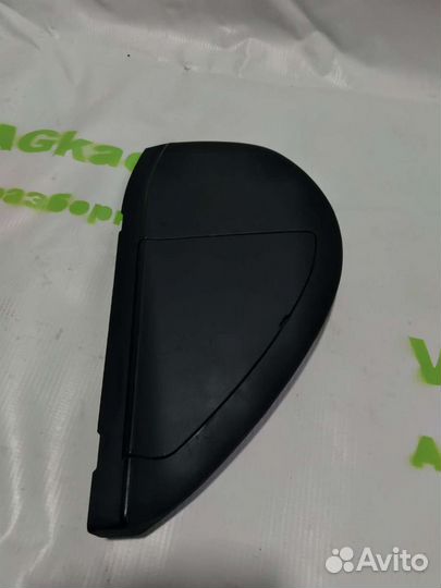 Заглушка предахранителей Volkswagen Golf 4