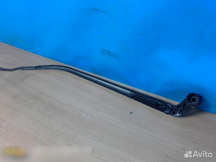 Поводок стеклоочистителя передний правый Mazda CX