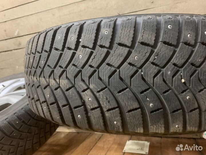 Копмлект зимней резины на дисках Nissan