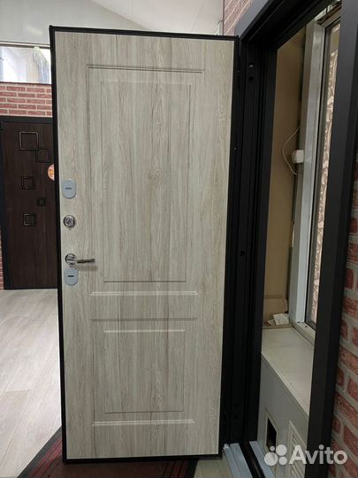 Входная металлическая дверь 