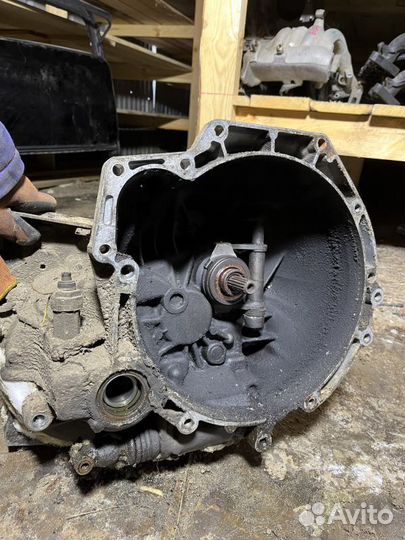 МКПП (механическая коробка переключения передач) F