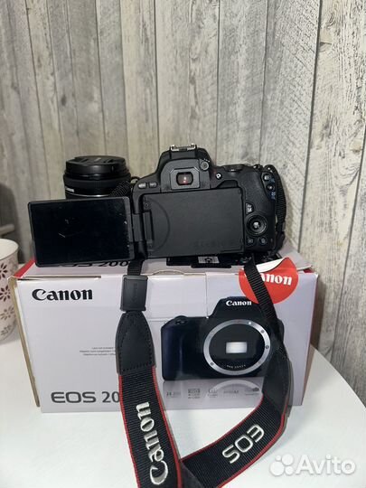Зеркальная камера canon еоs 200D