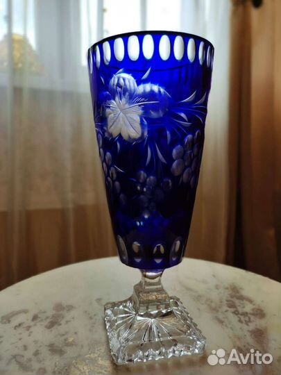 Хрустальная ваза на ножке