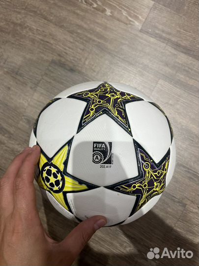 Футбольный мяч adidas лига чемпионов