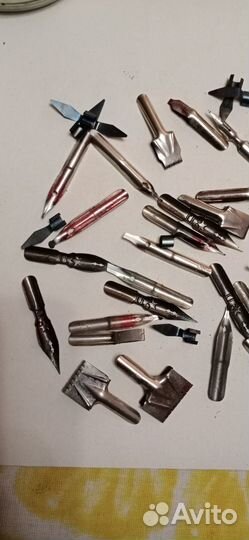 Перья разн.(в т.ч. и плакатные)