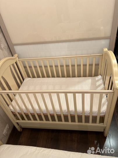 Детская кроватка Pali с маятником и ящиком