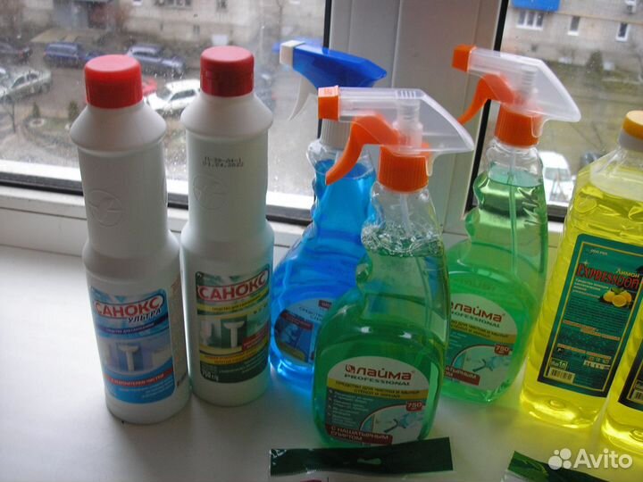 Моющие средства, химия и перчатки