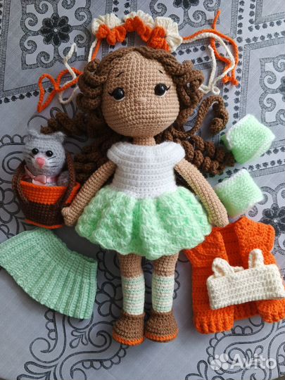 Вязаная кукла ручной работы