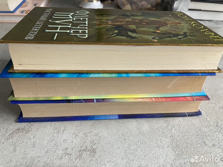 Книги фэнтези и детский детектив