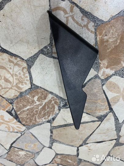 Пластиковый уголок двери Mazda 6 седан 2.0 LF 2005