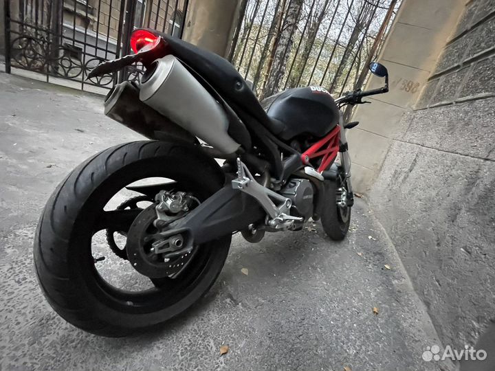 Ducati monster 696