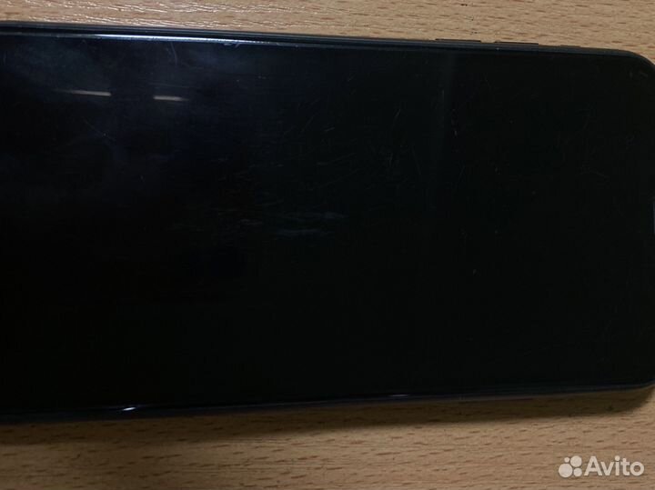 Телефон iPhone 11