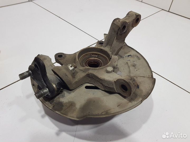 Кулак поворотный передний правый