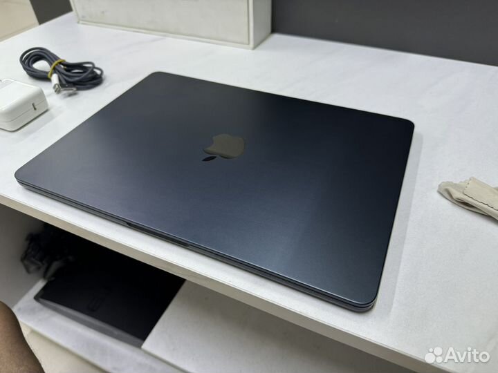 Macbook air 13 m2 8 256