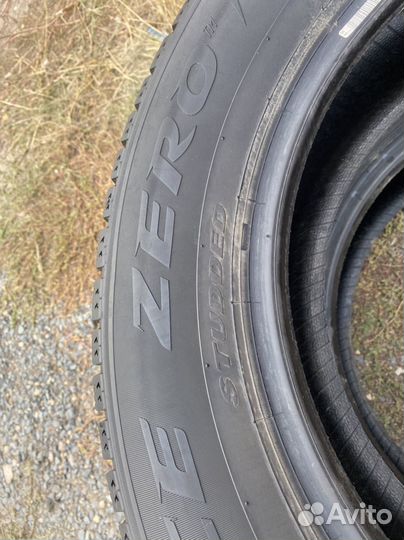 Pirelli Ice Zero 215/55 R17