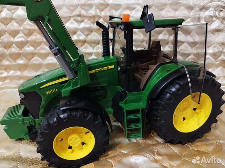 Трактор Bruder John Deere 7930 с погрузчиком