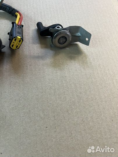 Замок зажигания/Замок багажника Reno Duster