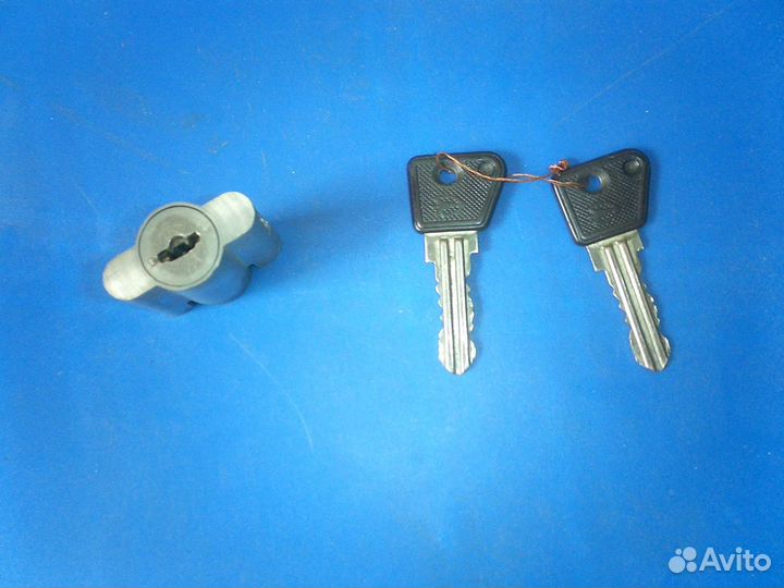 Замок накладной, сменный механизм