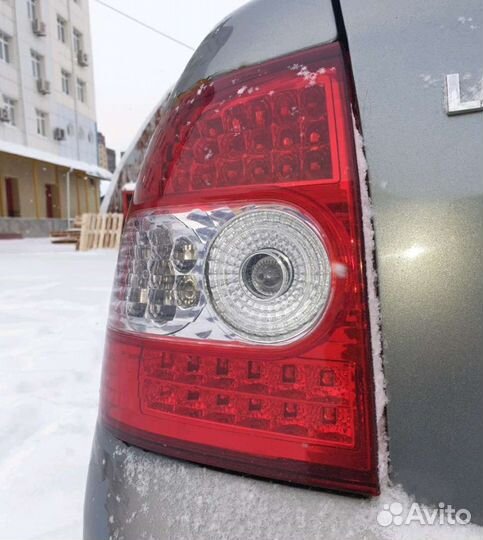 Задний левый фонарь Priora