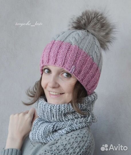 Шапочки тёплые зимние, новые, с помпонами