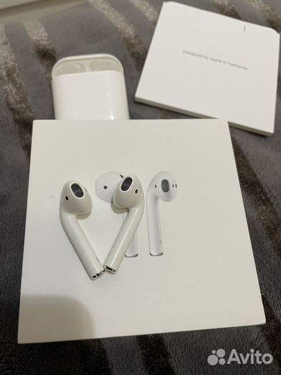 Беспроводные наушники apple airpods