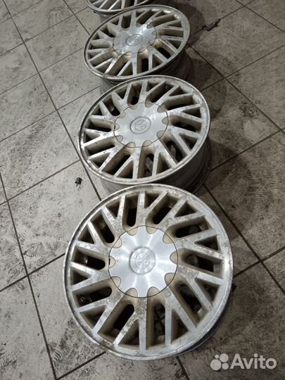 Комплект оригинальных дисков Toyota R14 5x114,3