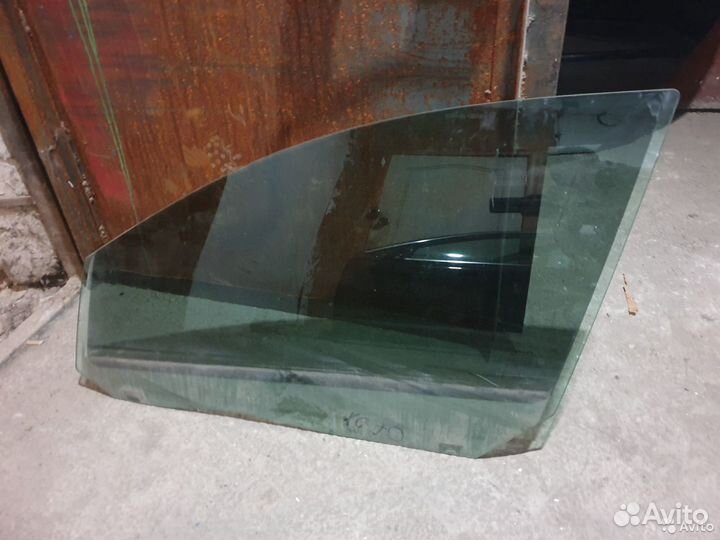 Стекло двери левой правой Volvo XC70 II