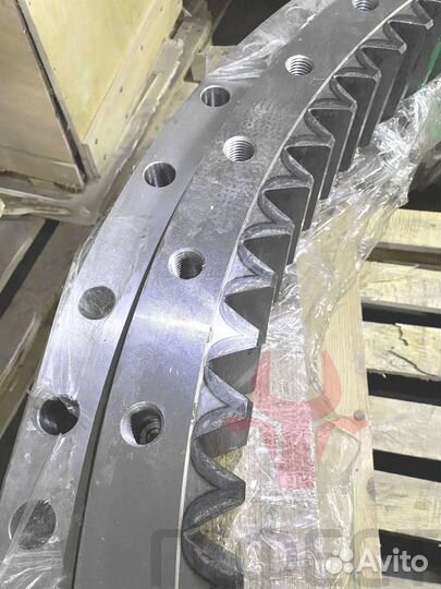 Опорно-поворотный круг Hyundai R320-7A 81N9-01021