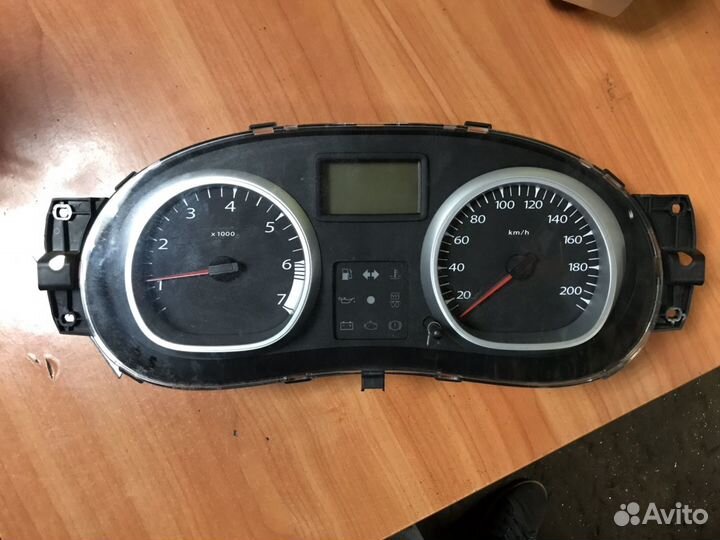 Renault Duster щиток приборов