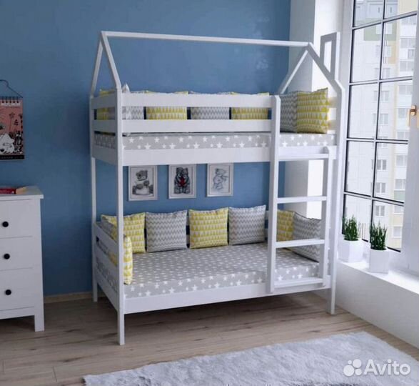 Кровать двухъярусная домик