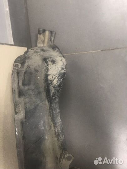 Подкрылок передний правый Nissan Largo CW30 CD20TI