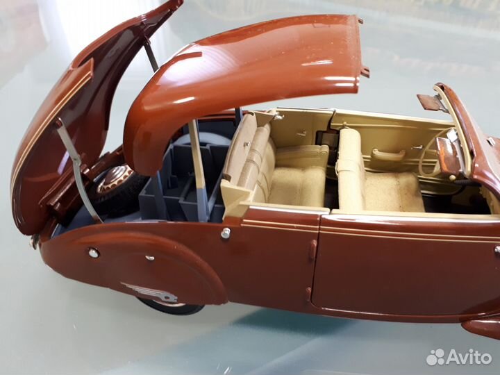 Модель кабриолета Peugeot 402 Eclipse 1938 года