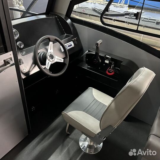 Понтонный катамаран кабинного типа BRO Cabin