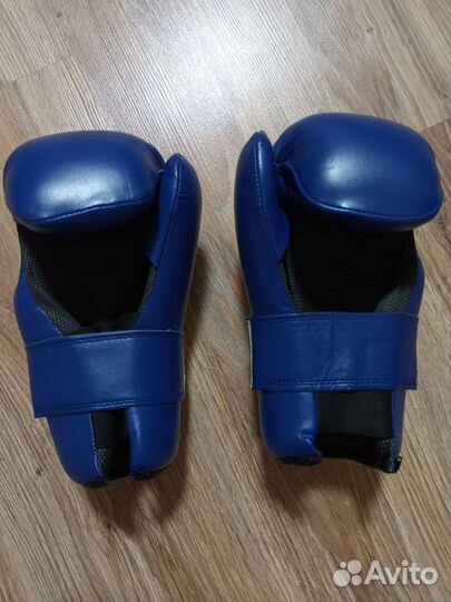 Перчатки для кикбоксинга