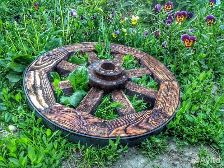 Деревянное колесо телеги