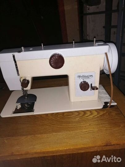 Швейная машина с тумбой Чайка 134