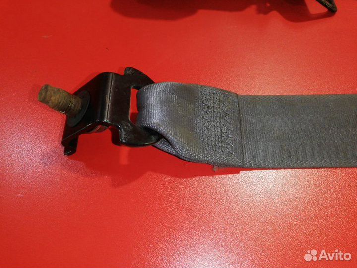 Ремень безопасности передний правый Toyota Hilux