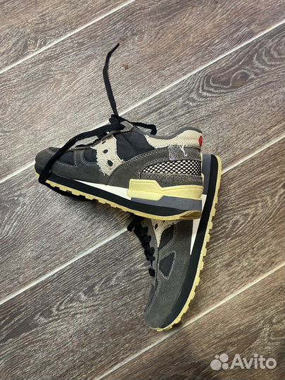 Кроссовки женские