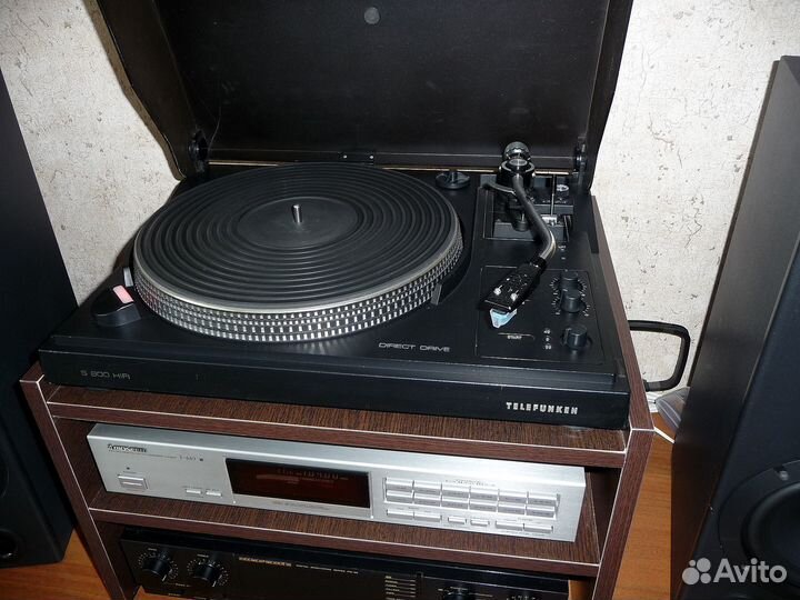 Виниловый проигрыватель и усилитель