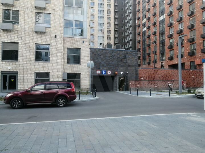 Машиноместо, > 30 м²