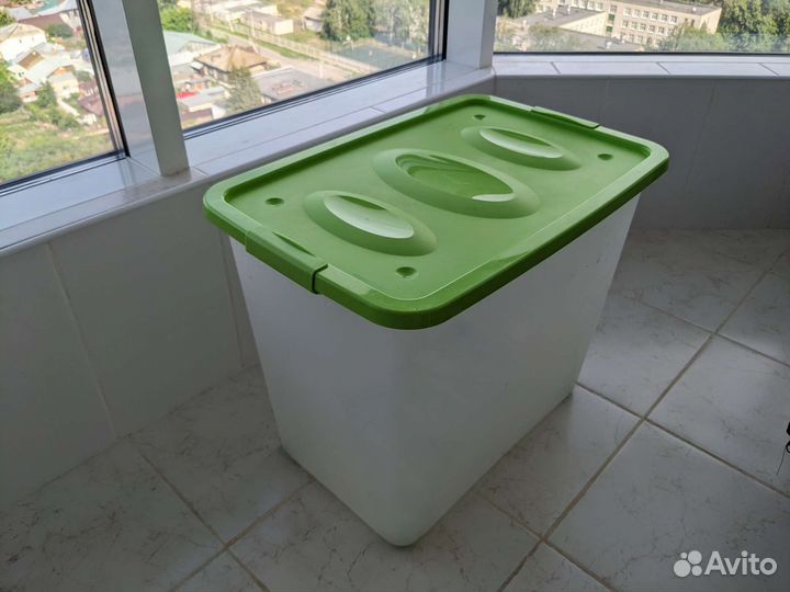 Ящик пластиковый с крышкой
