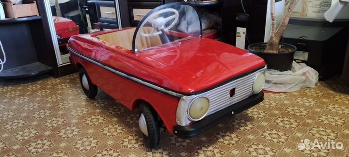 Детская педальная машина СССР москвич