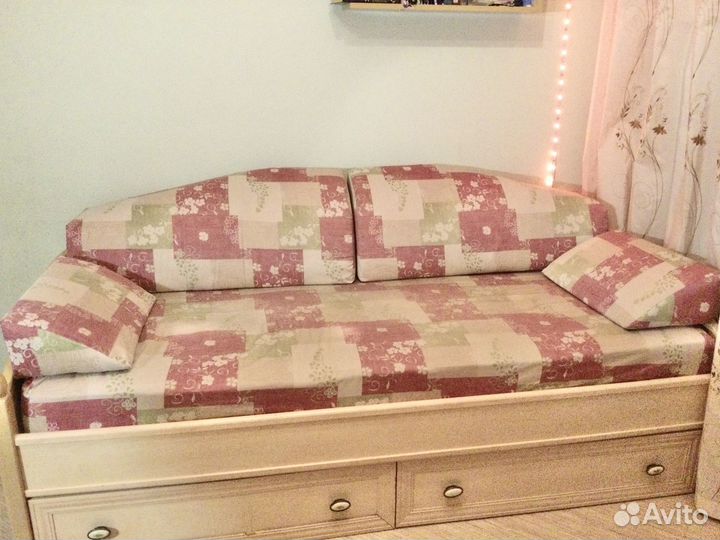 Комплект в детскую кровать:подушки и наматрасник