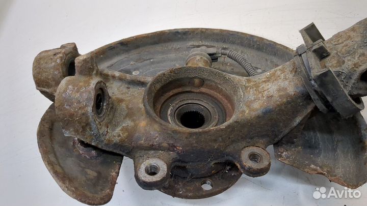 Ступица (кулак, цапфа) правая передняя Volkswagen Passat 5