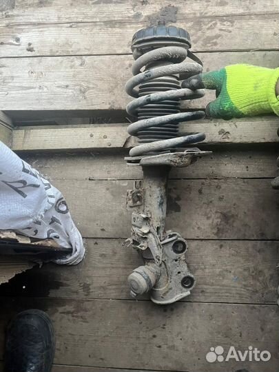 Передняя стойка левая под ремонт