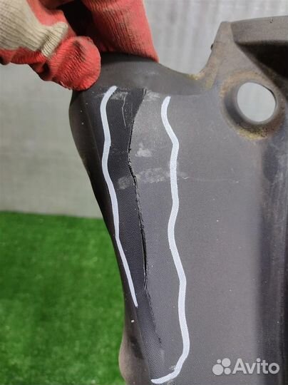 Решетка стеклоочистителей Renault Clio 3 2006