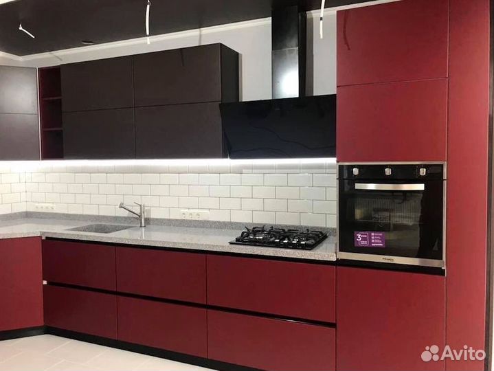 Угловой кухонный гарнитур современный