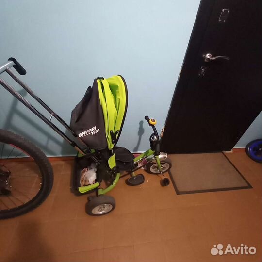 Детский велосипед с ручкой